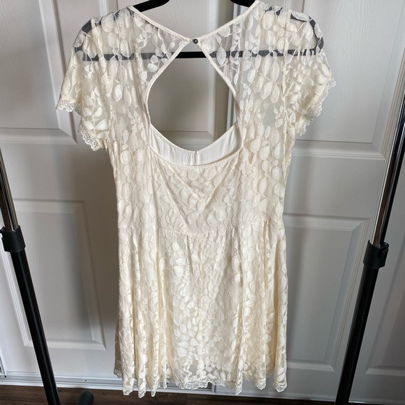 Cream lace overlay dress. - Picture 2 of 2